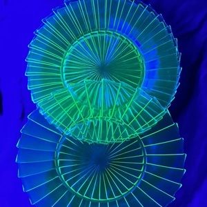 Dinner Plates Pinwheel Uranium Green Glowing Vaseline Glass Set Of 4